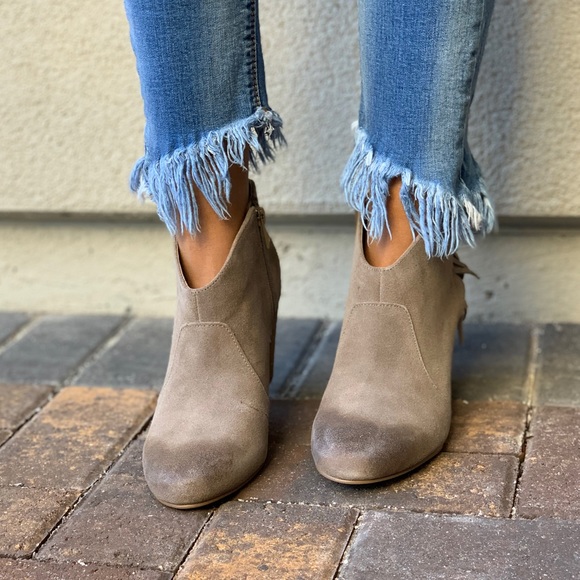 Boho Chic Side Cascading Fringe Suede Ankle Boots - Picture 3 of 6